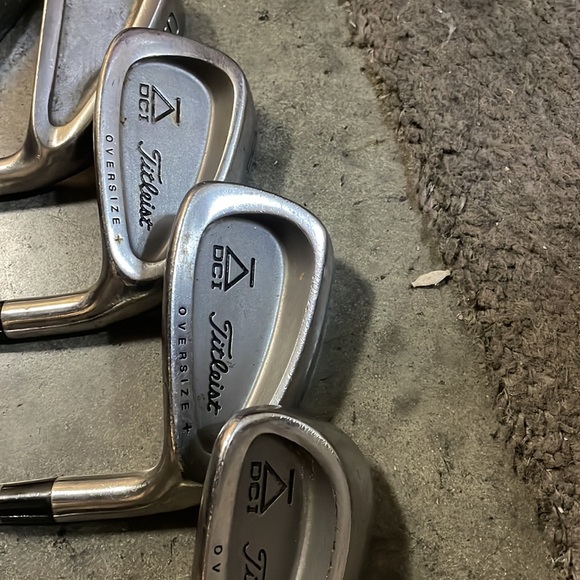 Titleist Mens Golf Set 8 Pc. 
In right hand - Picture 13 of 15